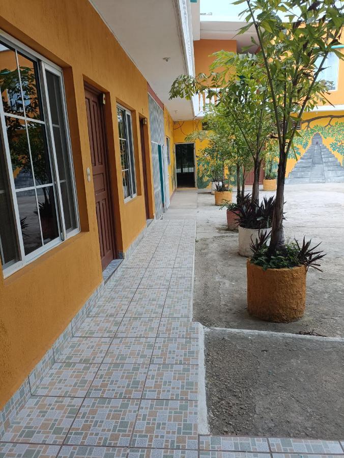 Hotel Y Restaurante Casa Jardines San Benito Buitenkant foto